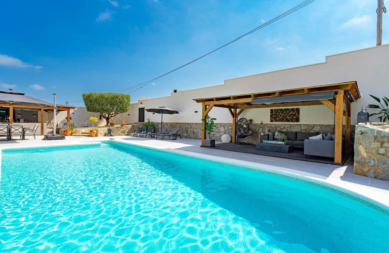 3 bedroom Villa for sale in Villamartin with pool - € 770,000 (Ref: 10164702)