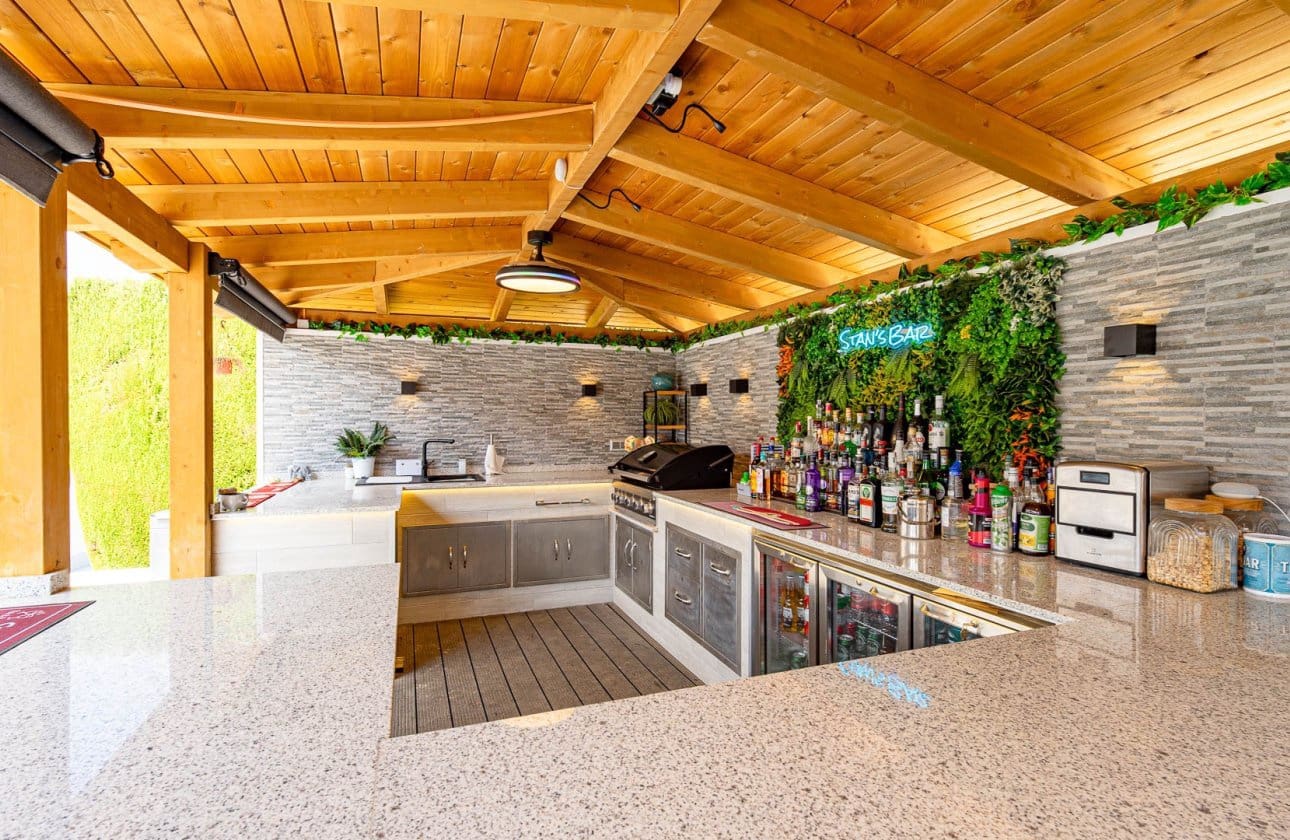 3 bedroom Villa for sale in Villamartin with pool - € 770,000 (Ref: 10164702)