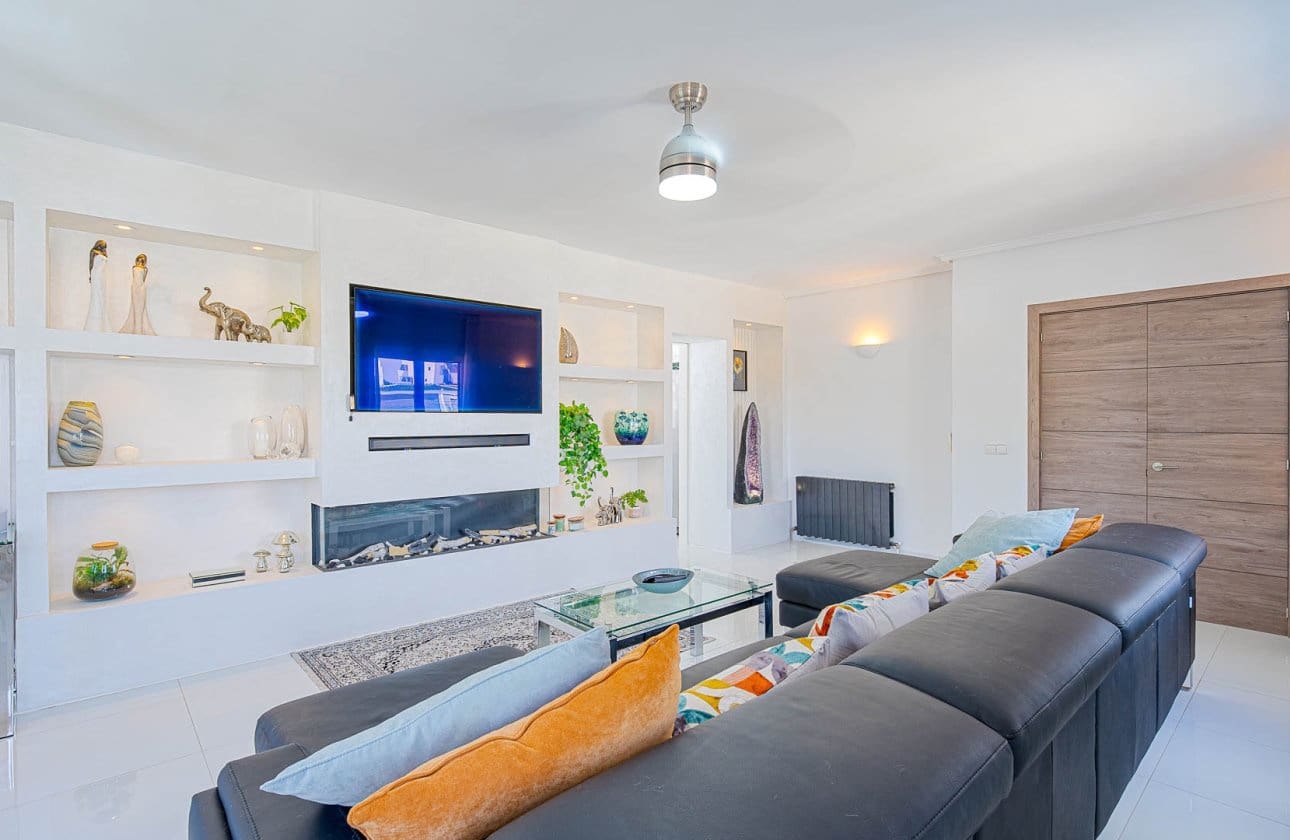 3 bedroom Villa for sale in Villamartin with pool - € 770,000 (Ref: 10164702)