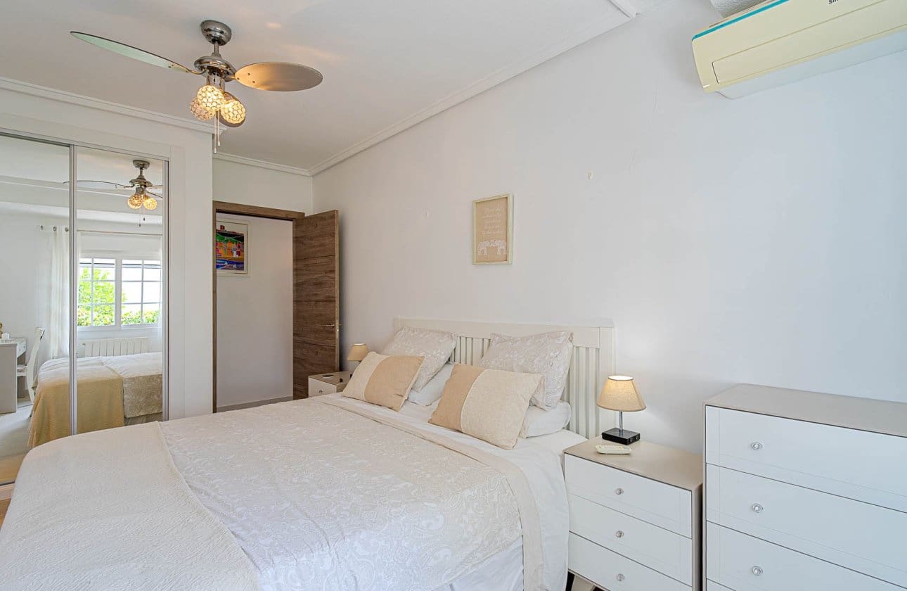 3 bedroom Villa for sale in Villamartin with pool - € 770,000 (Ref: 10164702)