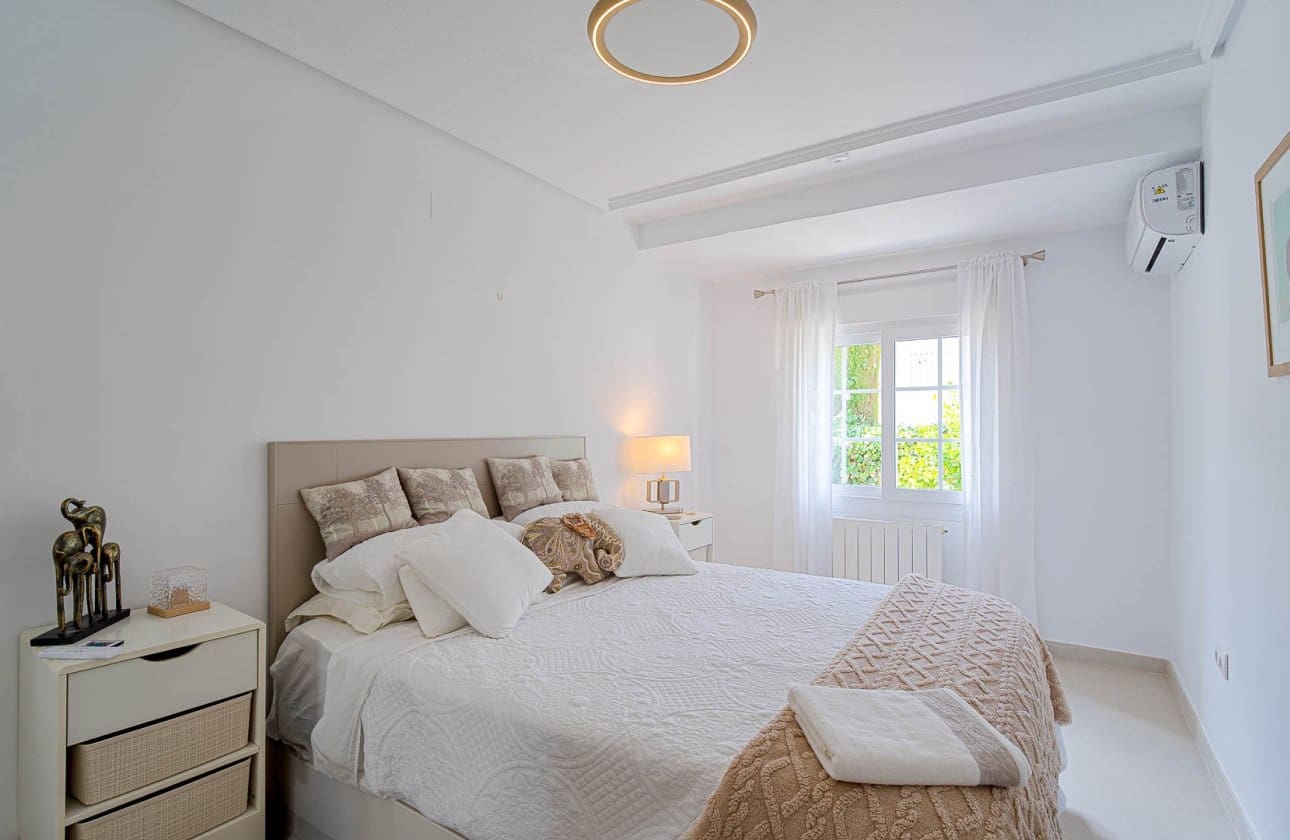 3 bedroom Villa for sale in Villamartin with pool - € 770,000 (Ref: 10164702)