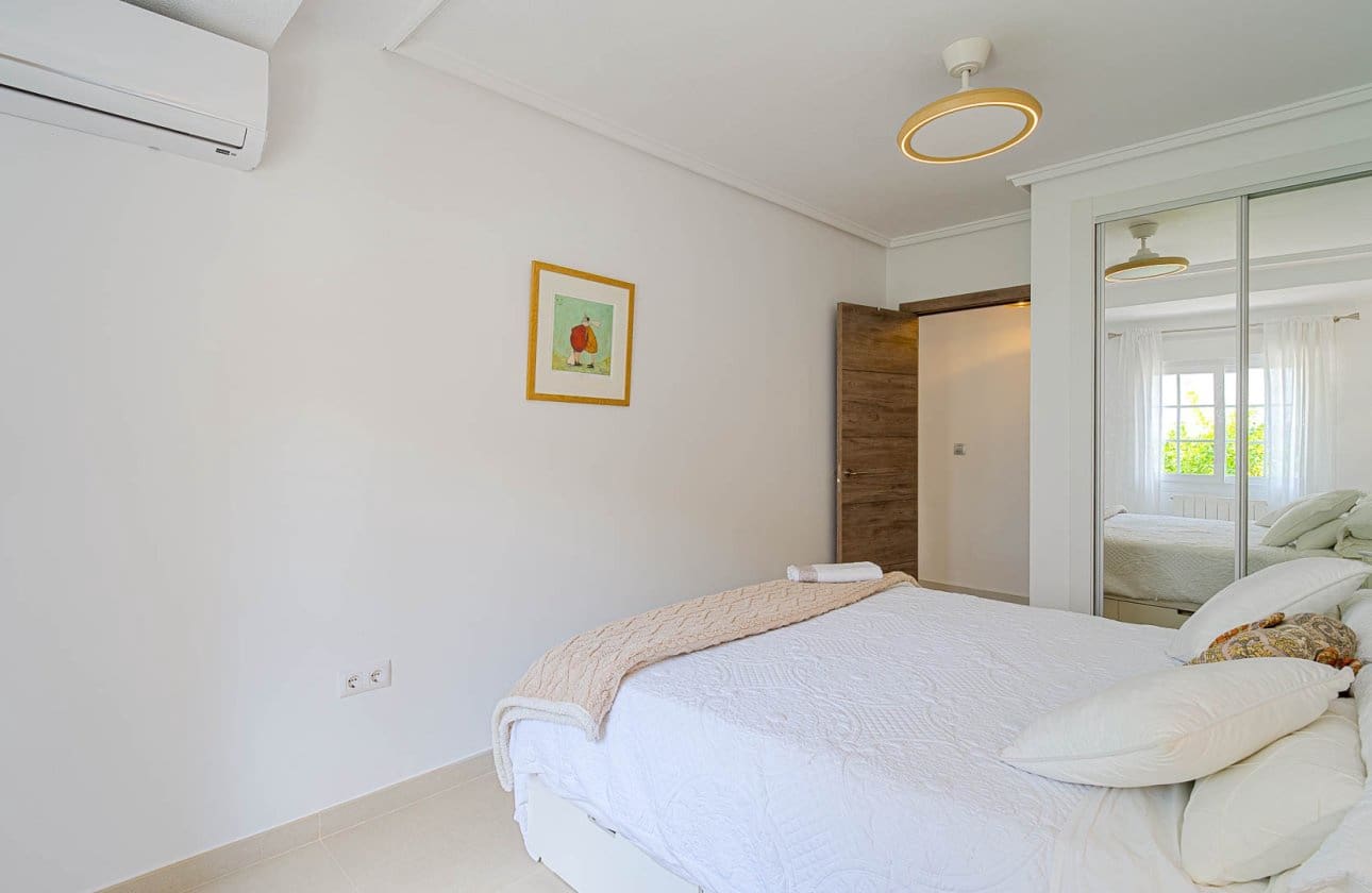3 bedroom Villa for sale in Villamartin with pool - € 770,000 (Ref: 10164702)