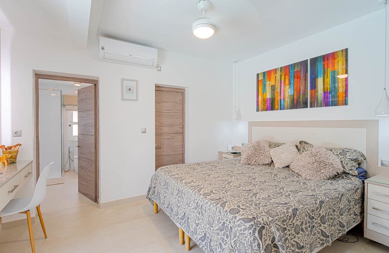 3 bedroom Villa for sale in Villamartin with pool - € 770,000 (Ref: 10164702)