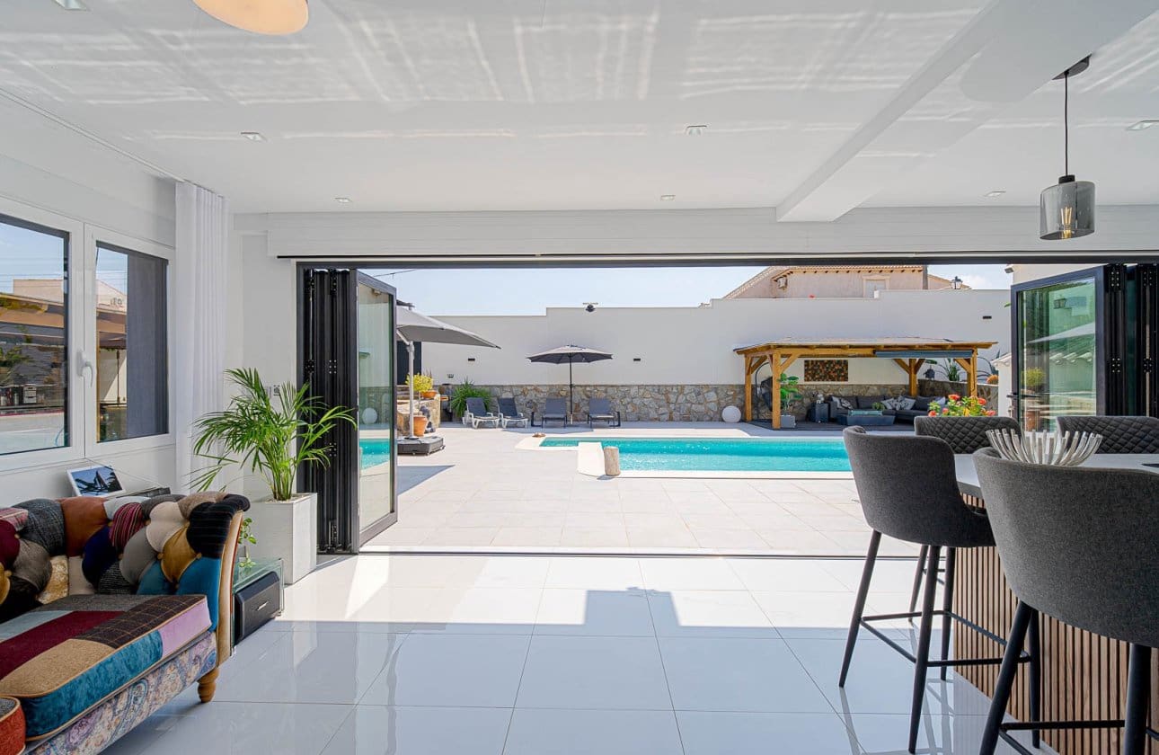 3 bedroom Villa for sale in Villamartin with pool - € 770,000 (Ref: 10164702)
