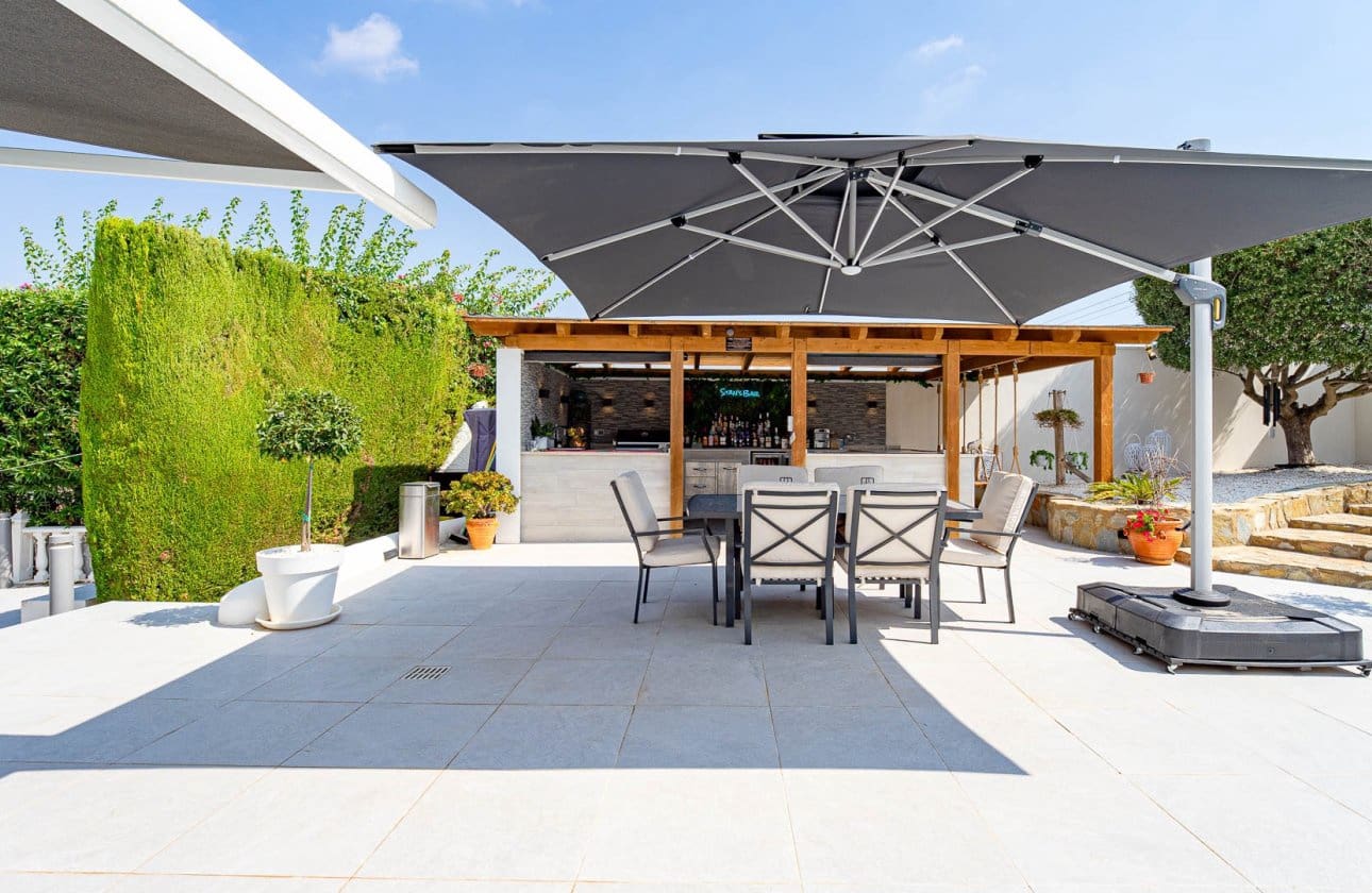 3 bedroom Villa for sale in Villamartin with pool - € 770,000 (Ref: 10164702)
