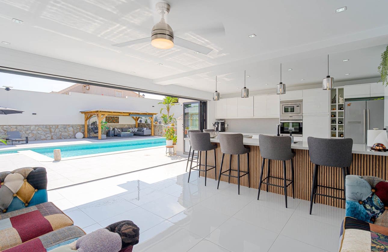 3 bedroom Villa for sale in Villamartin with pool - € 770,000 (Ref: 10164702)