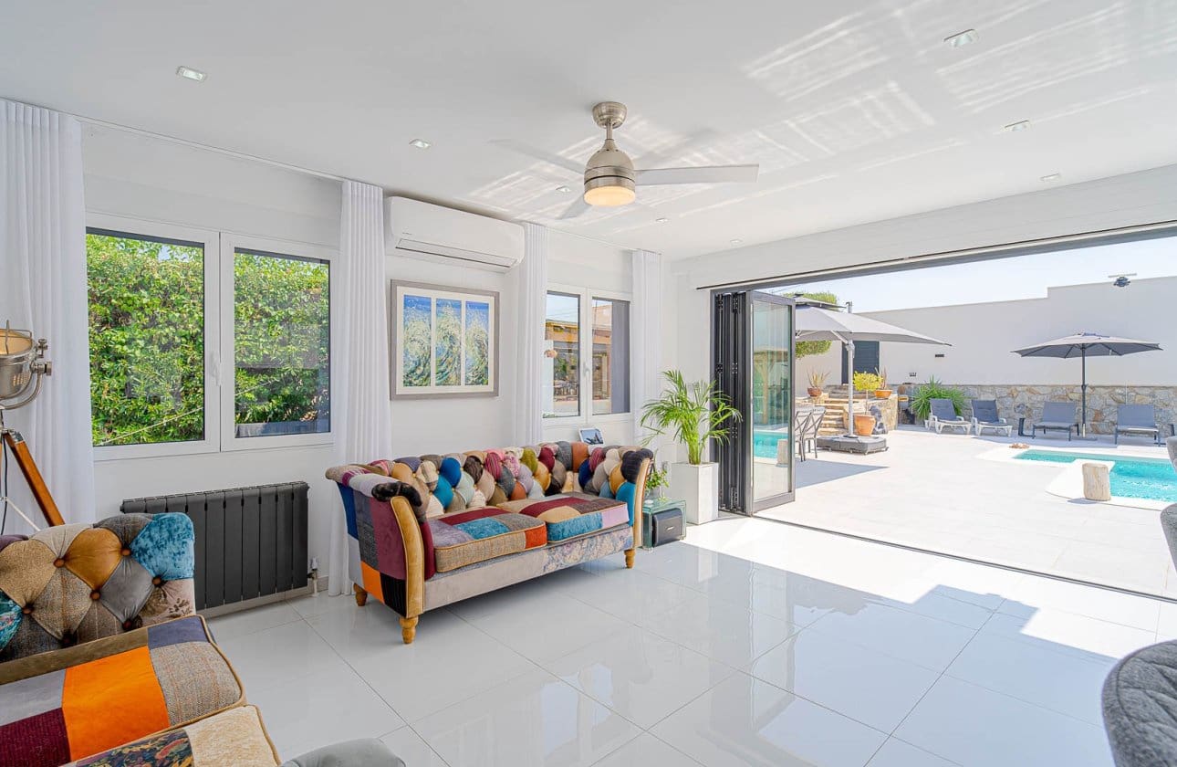 3 bedroom Villa for sale in Villamartin with pool - € 770,000 (Ref: 10164702)