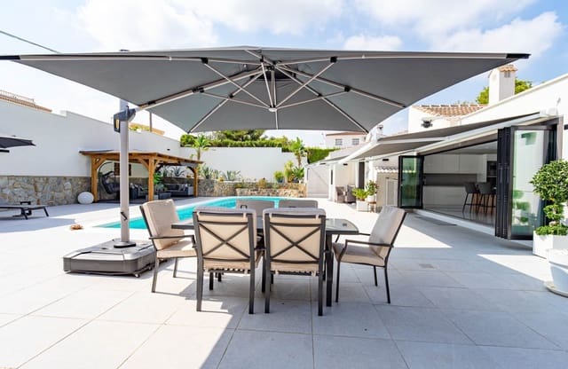 3 camera da letto Villa in vendita in Villamartin, Orihuela con piscina - 770.000 € (Rif: 10164702)