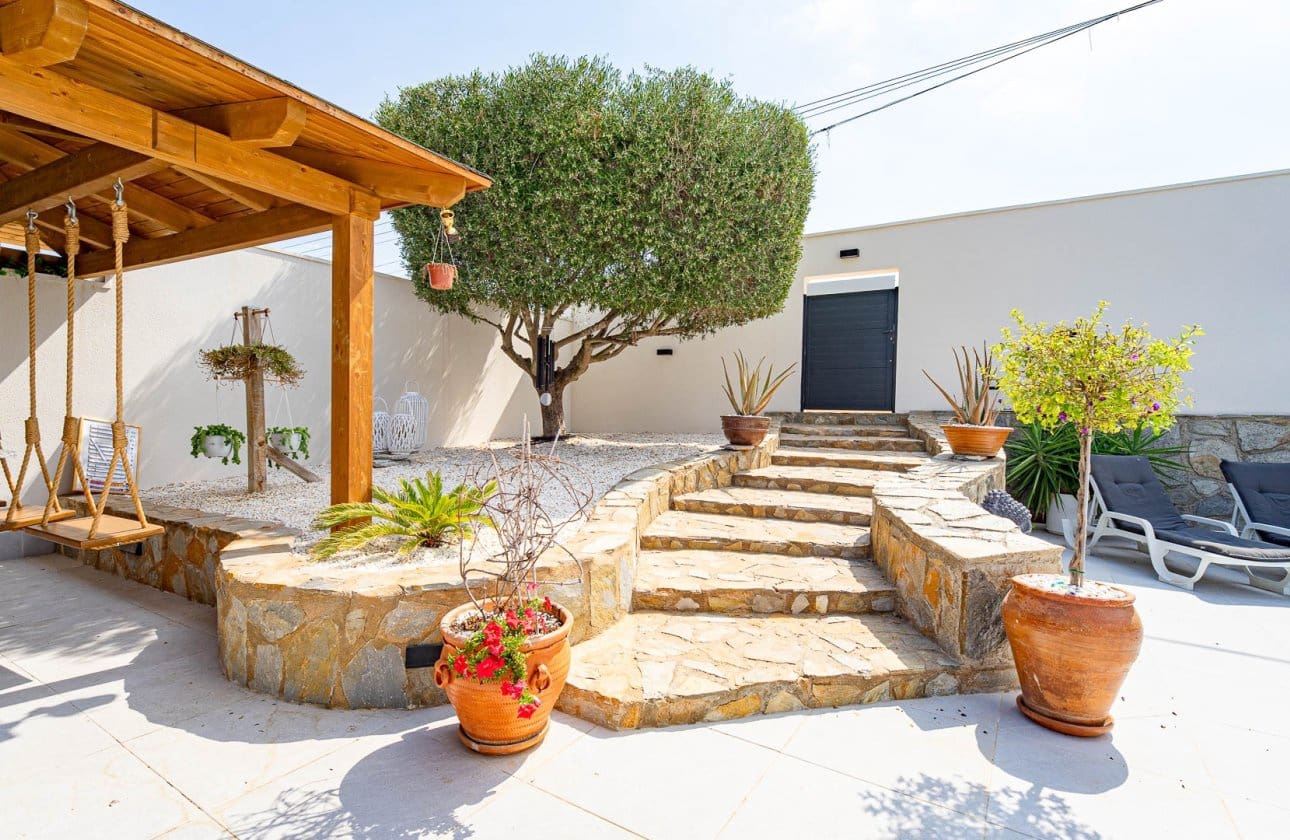 3 bedroom Villa for sale in Villamartin with pool - € 770,000 (Ref: 10164702)
