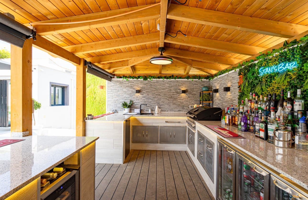 3 bedroom Villa for sale in Villamartin with pool - € 770,000 (Ref: 10164702)