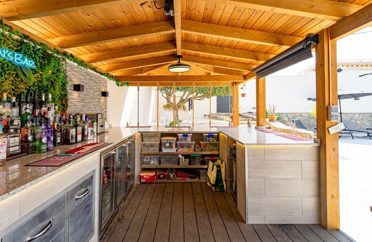 3 bedroom Villa for sale in Villamartin with pool - € 770,000 (Ref: 10164702)