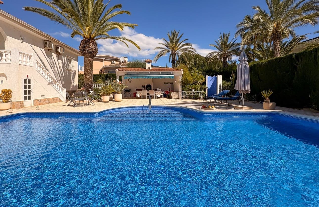 4 bedroom Villa for sale in Ciudad Quesada with pool - € 695,000 (Ref: 10171095)