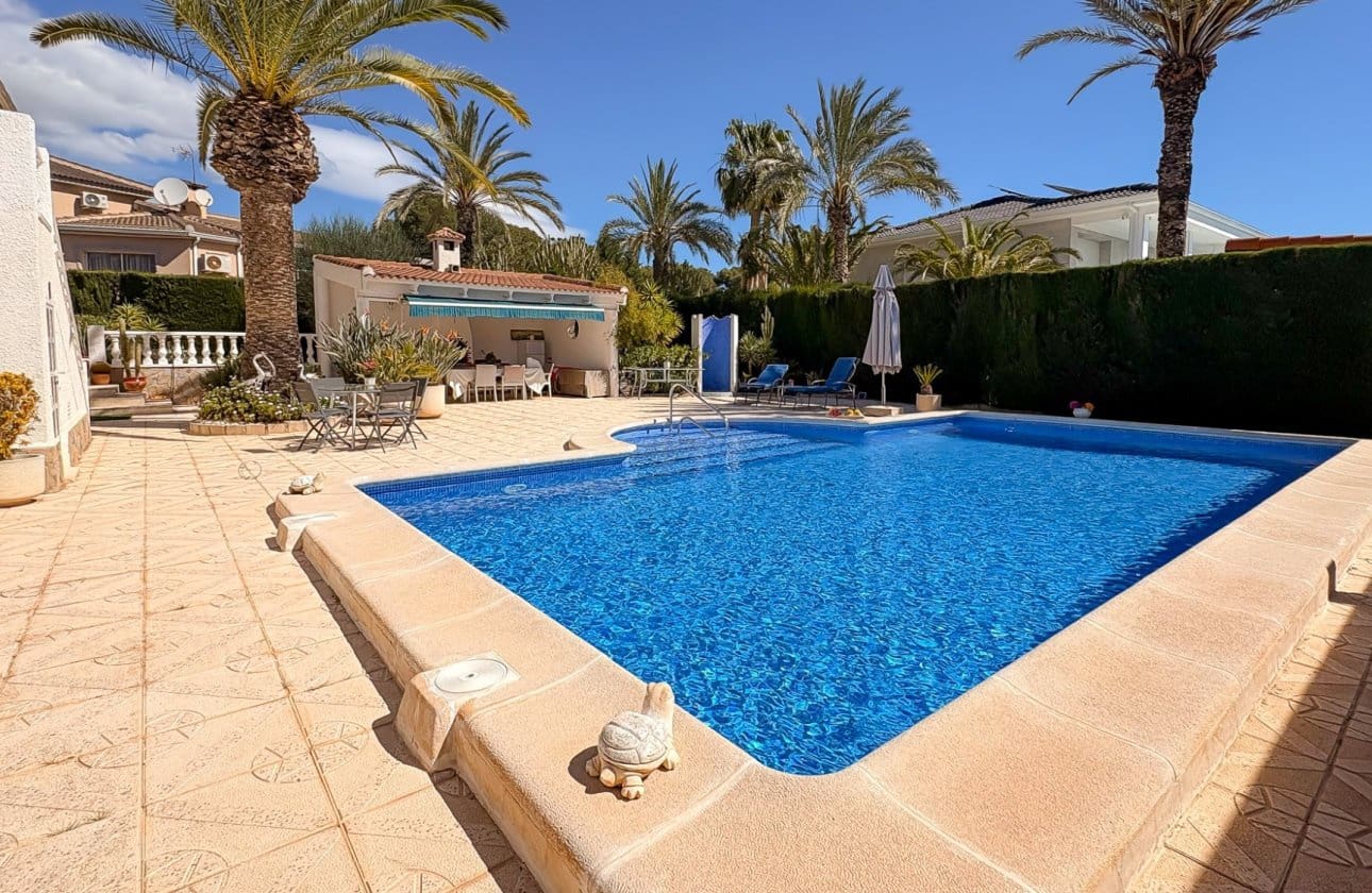 4 bedroom Villa for sale in Ciudad Quesada with pool - € 695,000 (Ref: 10171095)