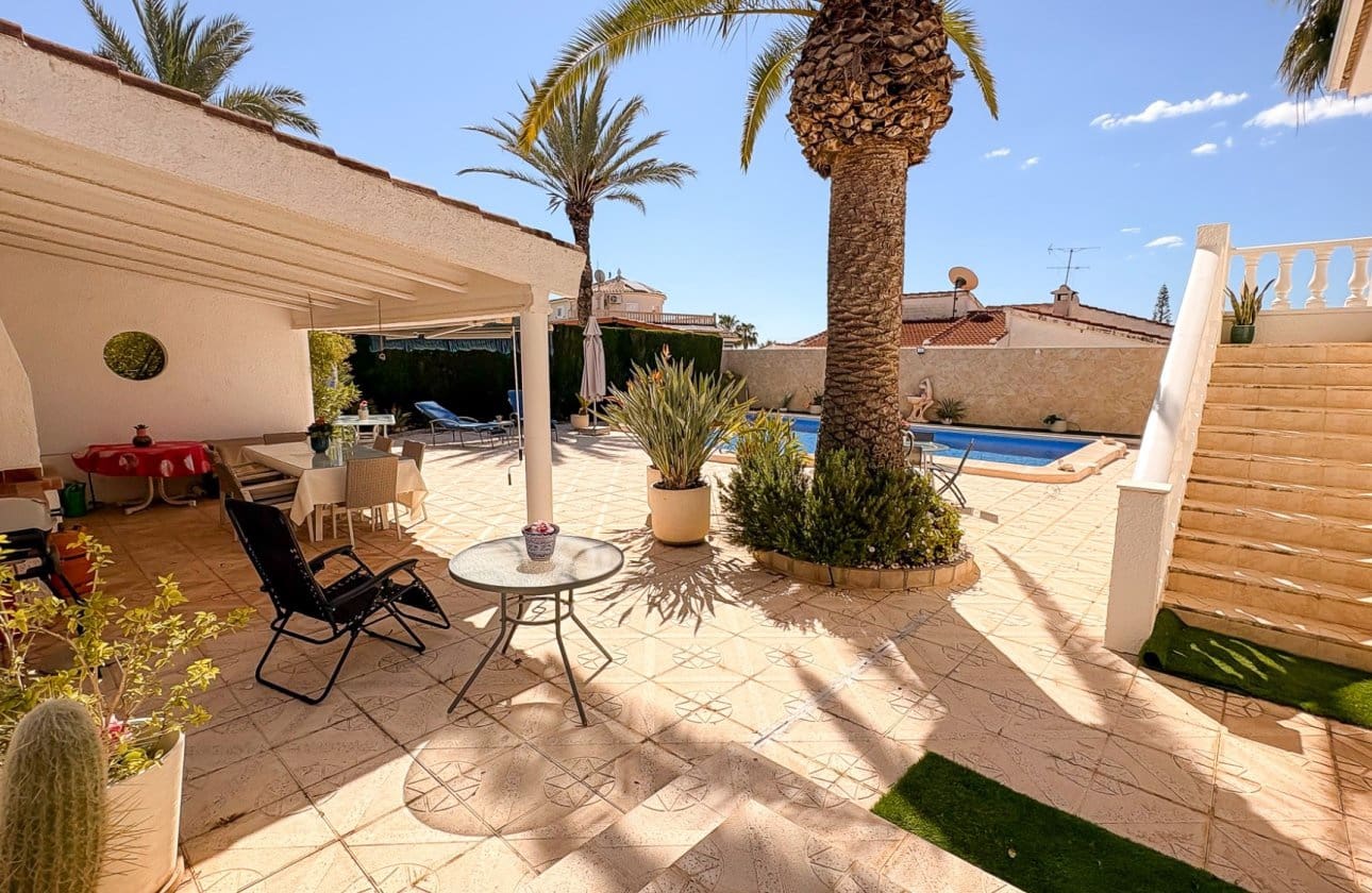 4 bedroom Villa for sale in Ciudad Quesada with pool - € 695,000 (Ref: 10171095)