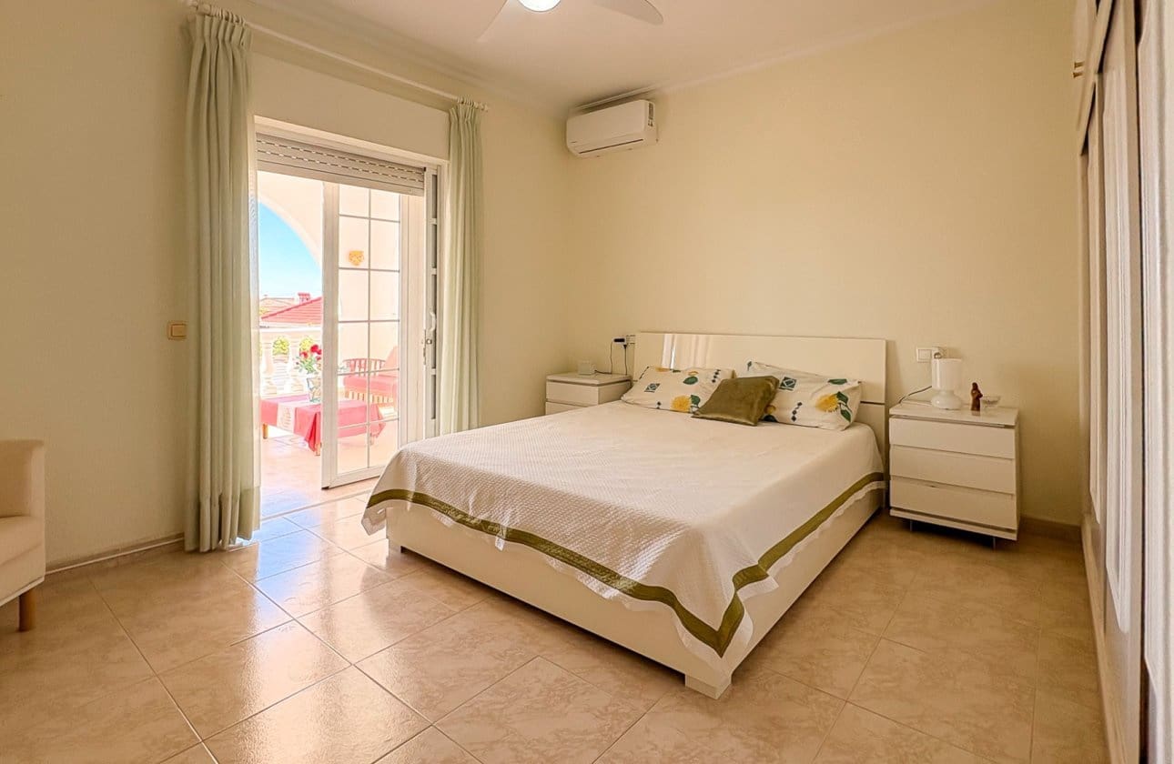 4 bedroom Villa for sale in Ciudad Quesada with pool - € 695,000 (Ref: 10171095)