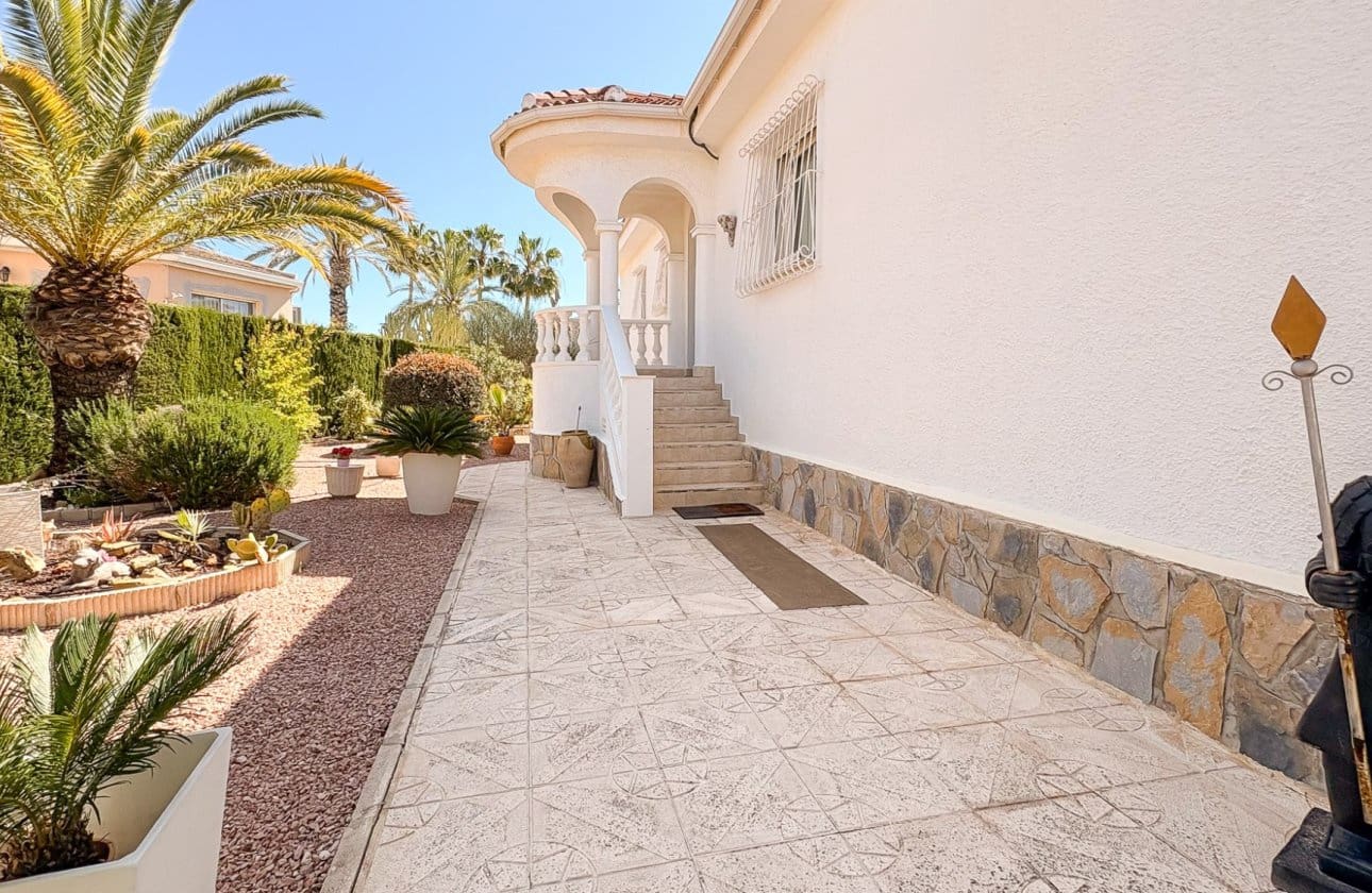 4 bedroom Villa for sale in Ciudad Quesada with pool - € 695,000 (Ref: 10171095)