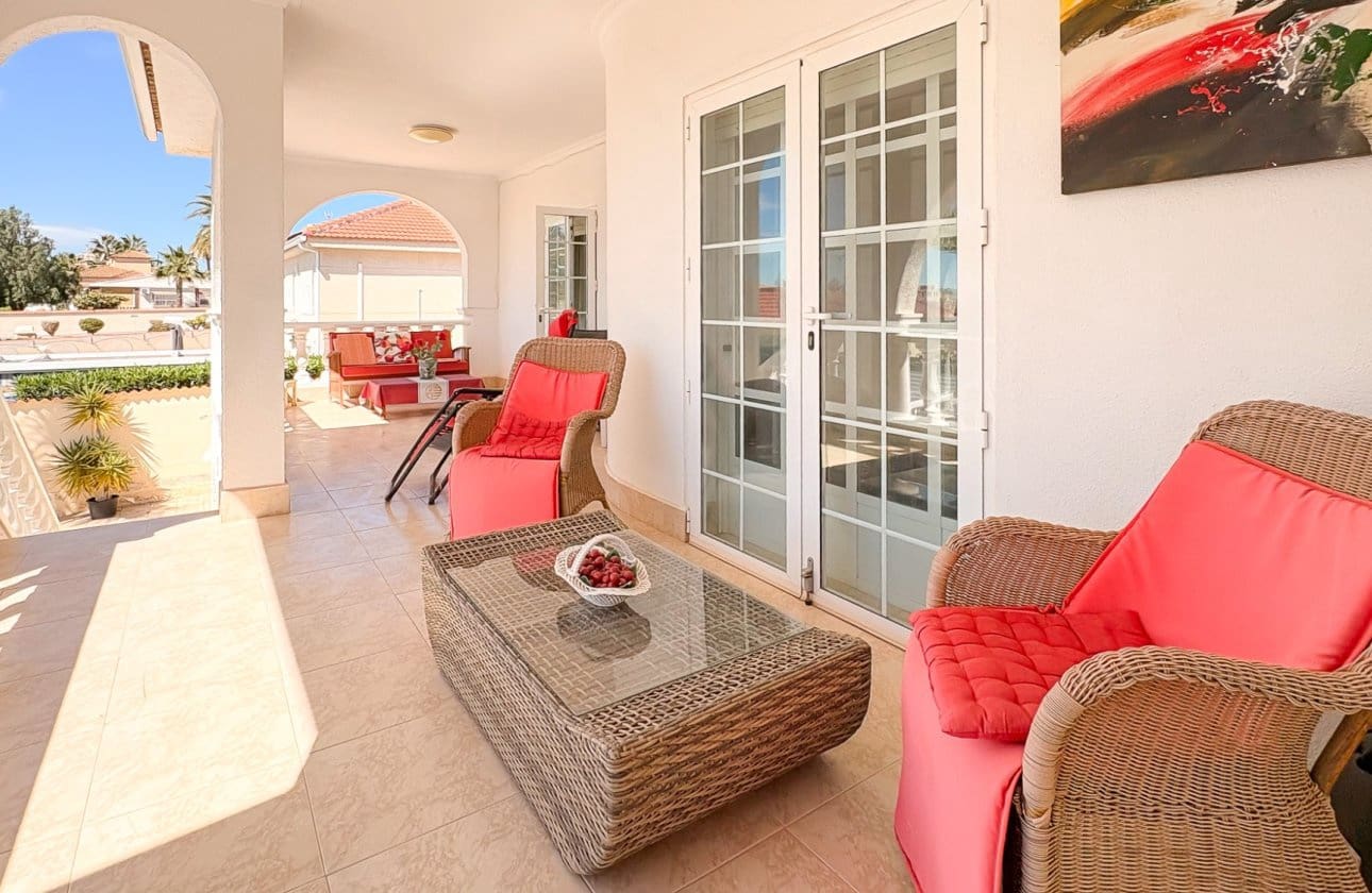 4 bedroom Villa for sale in Ciudad Quesada with pool - € 695,000 (Ref: 10171095)