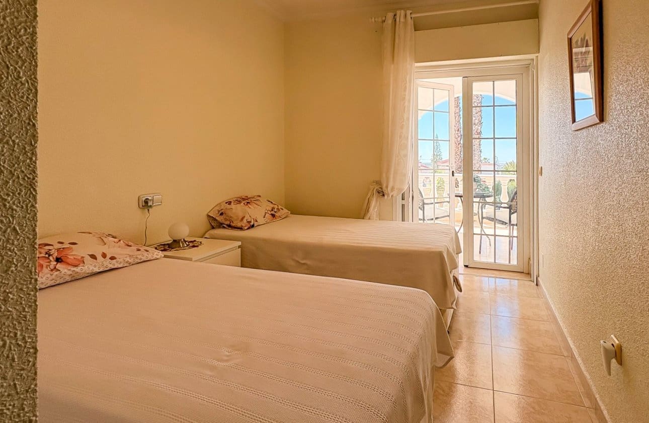 4 bedroom Villa for sale in Ciudad Quesada with pool - € 695,000 (Ref: 10171095)