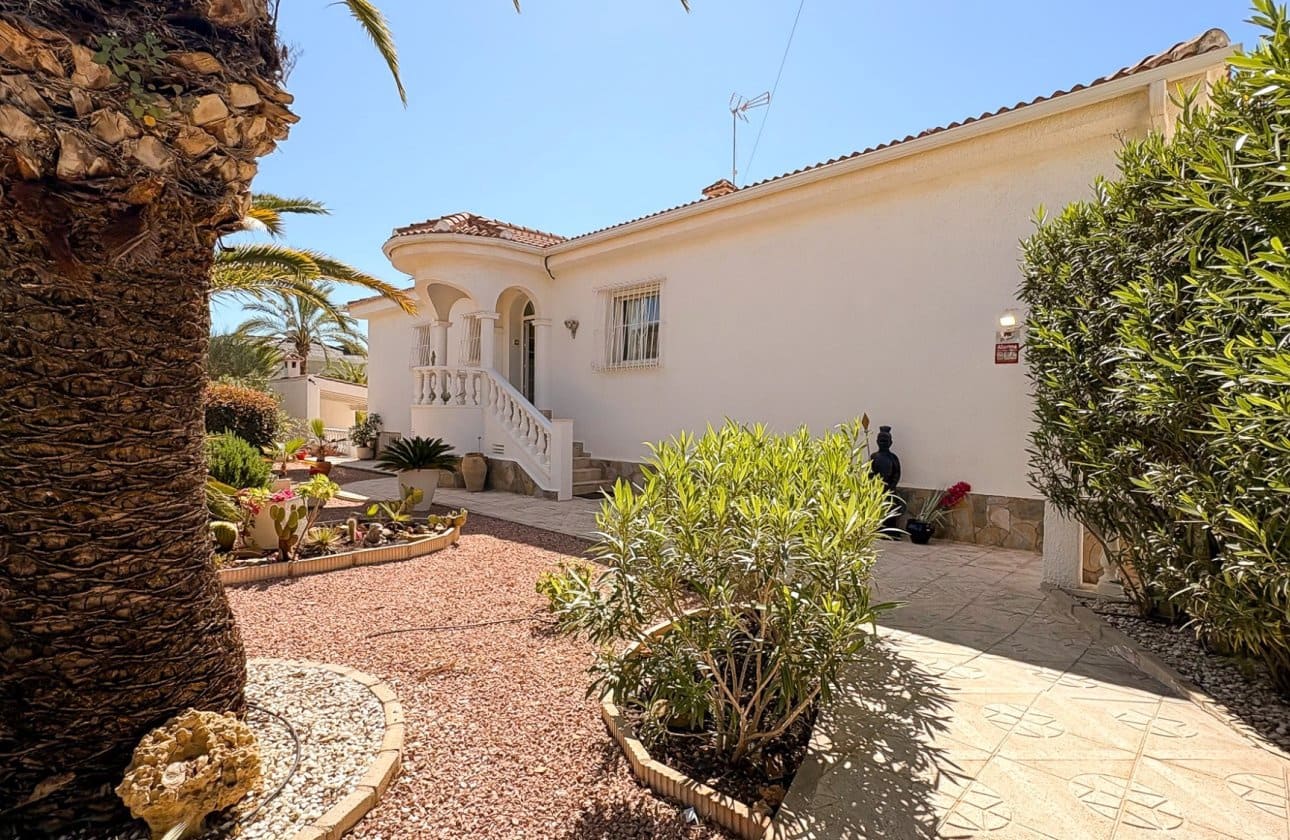 4 bedroom Villa for sale in Ciudad Quesada with pool - € 695,000 (Ref: 10171095)
