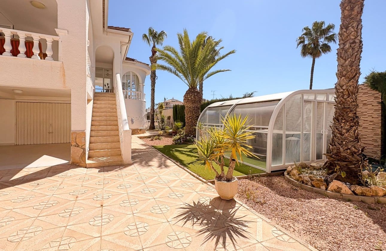 4 bedroom Villa for sale in Ciudad Quesada with pool - € 695,000 (Ref: 10171095)