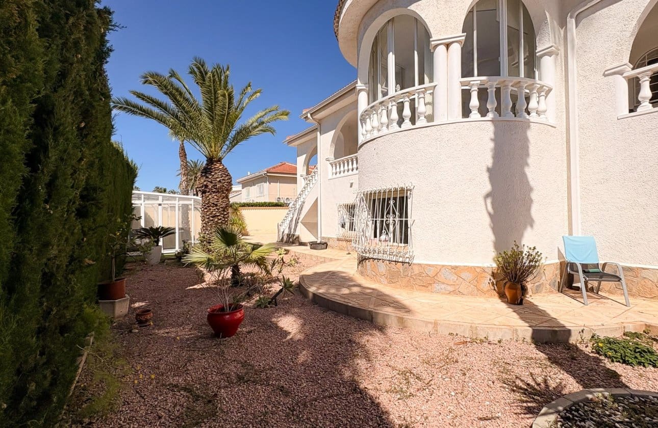 4 bedroom Villa for sale in Ciudad Quesada with pool - € 695,000 (Ref: 10171095)