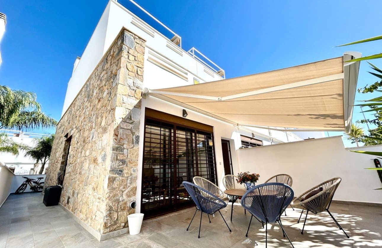 3 slaapkamer Huis te koop in Torre de la Horadada met zwembad garage - € 429.995 (Ref: 10171096)