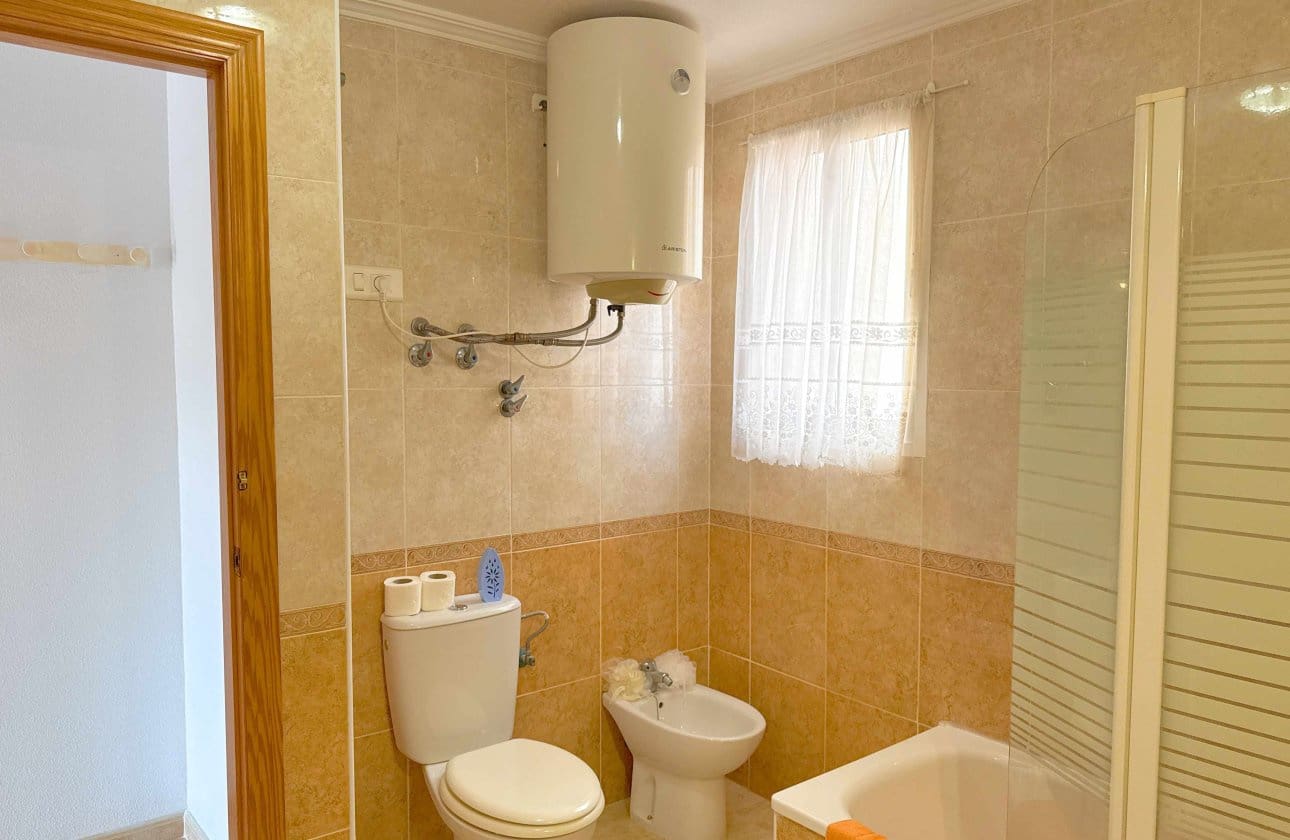 2 Zimmer Apartment zu verkaufen in Cabo Roig mit Pool Garage - 184.950 € (Ref: 10173994)