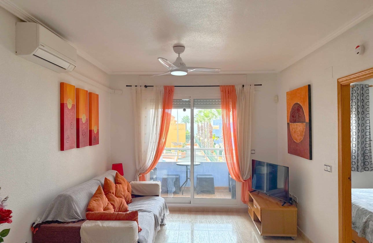 2 Zimmer Apartment zu verkaufen in Cabo Roig mit Pool Garage - 184.950 € (Ref: 10173994)