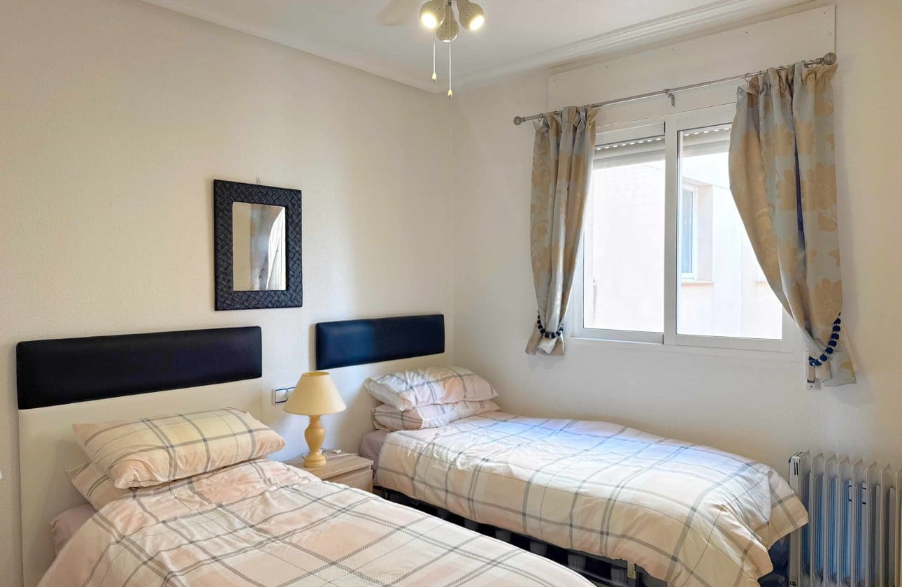 2 Zimmer Apartment zu verkaufen in Cabo Roig mit Pool Garage - 184.950 € (Ref: 10173994)