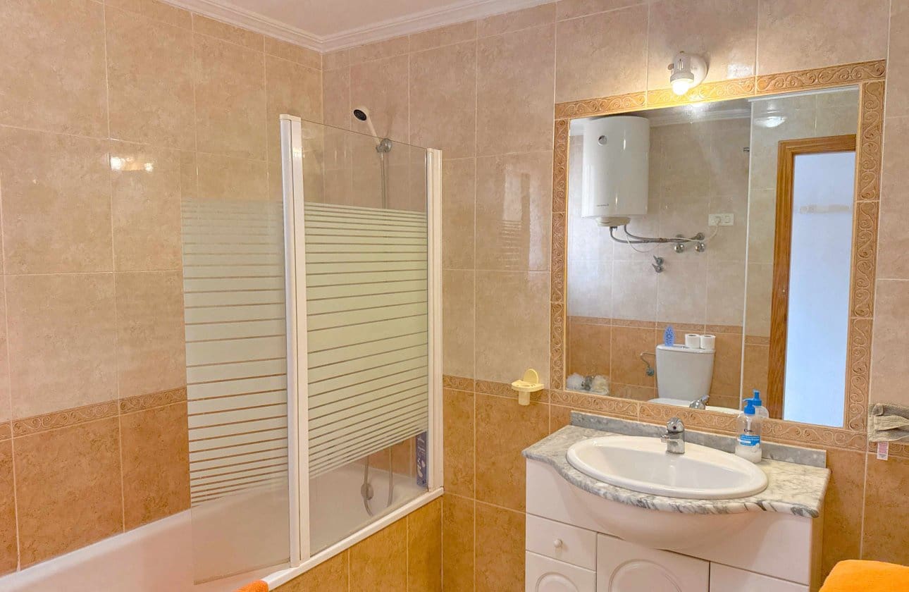 2 Zimmer Apartment zu verkaufen in Cabo Roig mit Pool Garage - 184.950 € (Ref: 10173994)