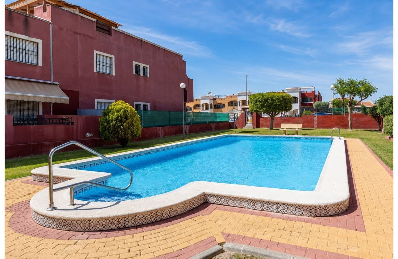 2 soverom Bungalow til salgs i Torrevieja med svømmebasseng - € 162 500 (Ref: 10177498)
