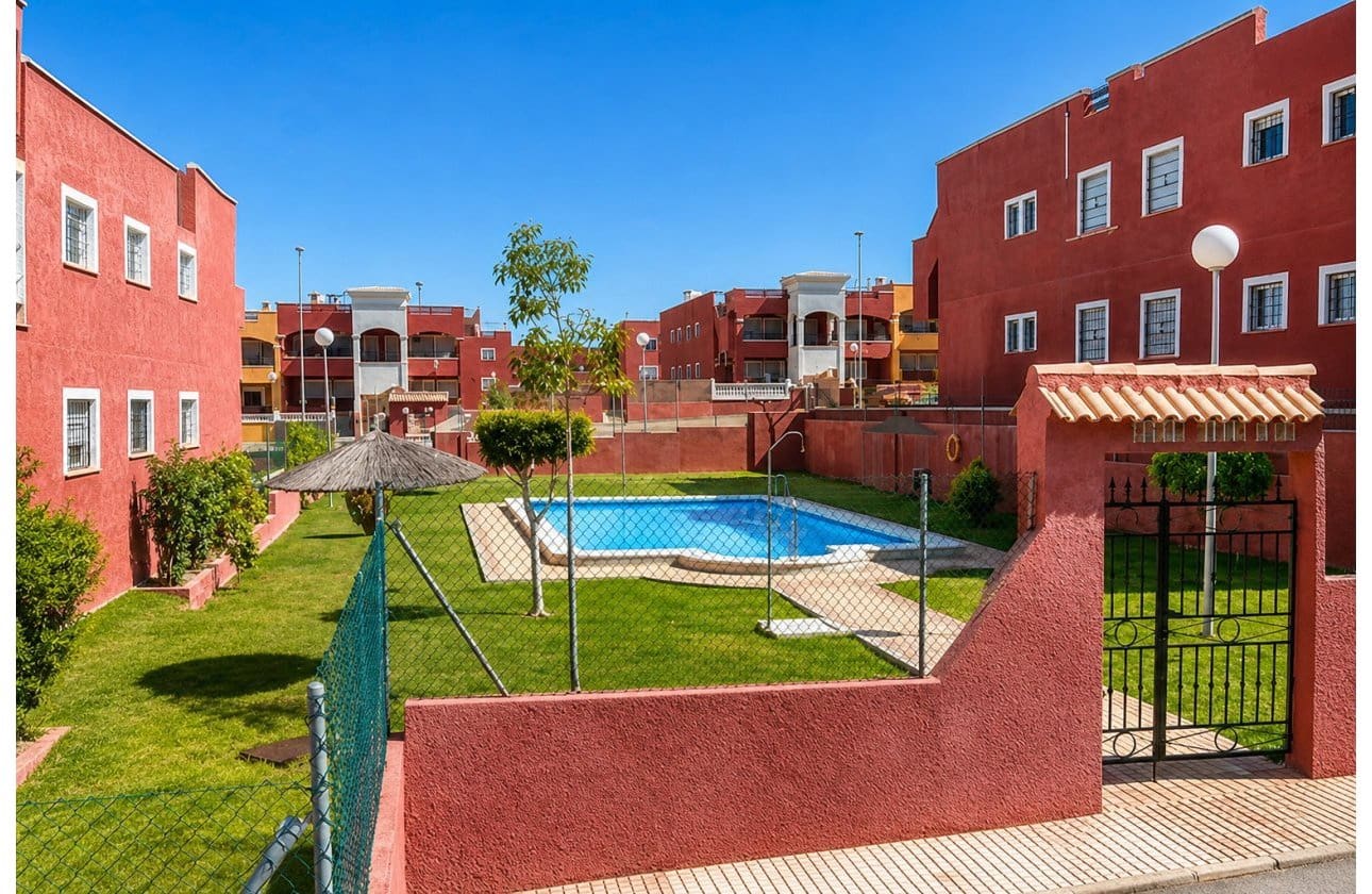2 soverom Bungalow til salgs i Torrevieja med svømmebasseng - € 162 500 (Ref: 10177498)
