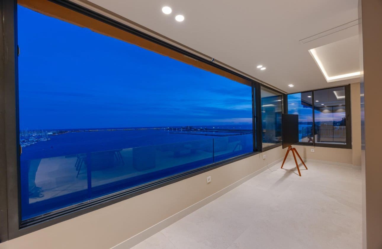 2 soveværelse Strandlejlighed til salg i Torrevieja med swimmingpool - € 550.000 (Ref: 10177500)