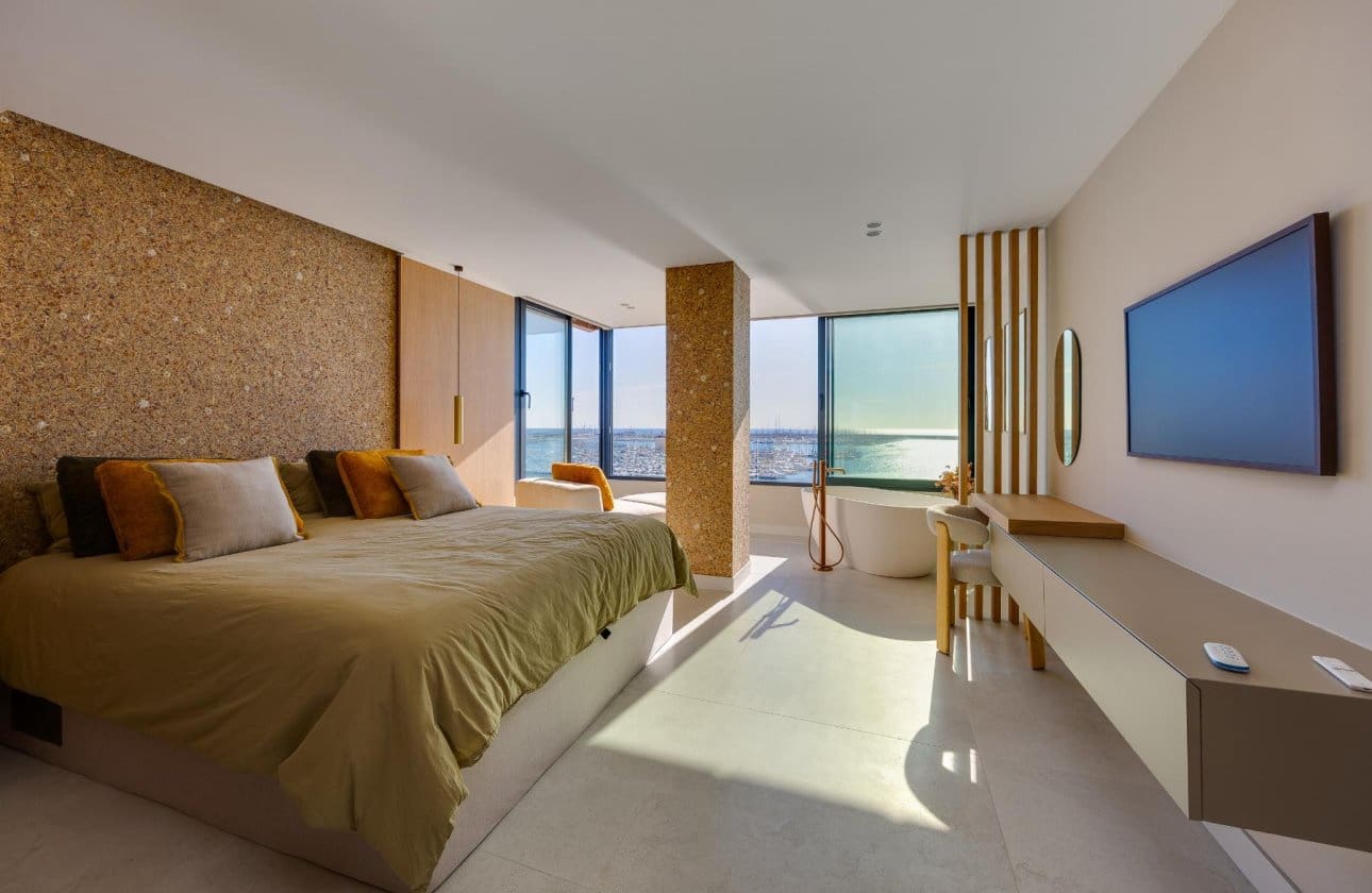2 soveværelse Strandlejlighed til salg i Torrevieja med swimmingpool - € 550.000 (Ref: 10177500)