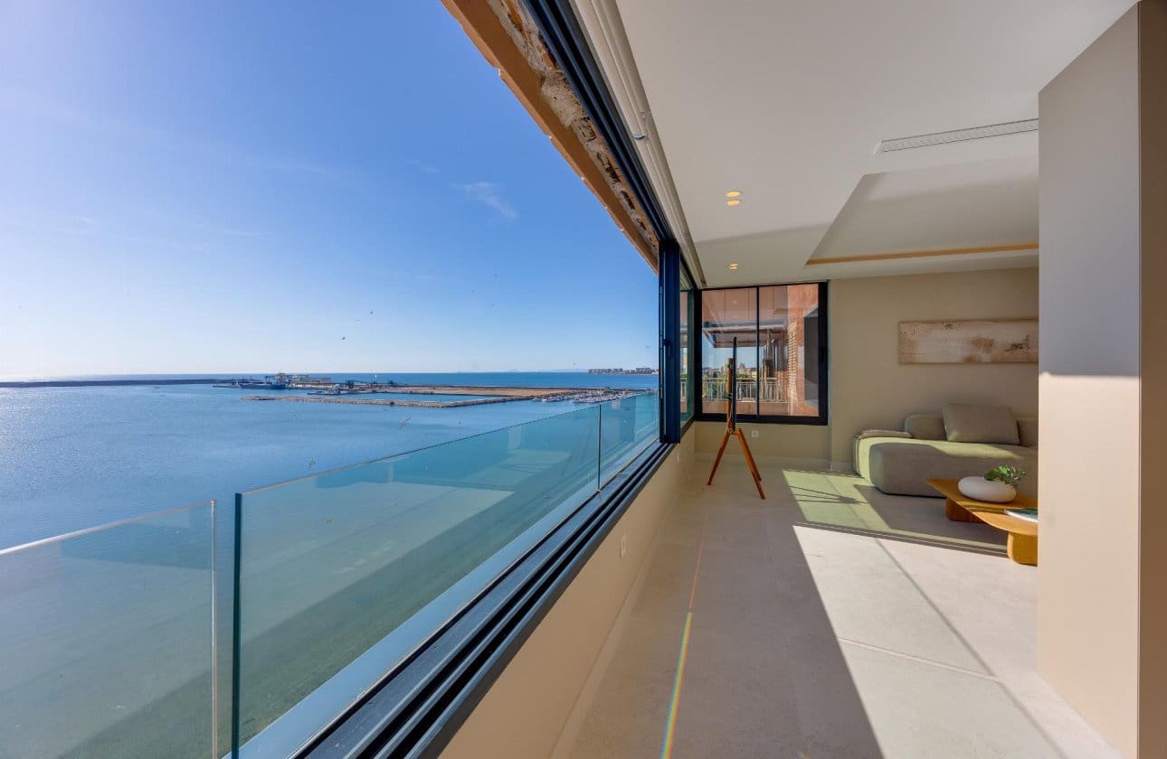 2 soveværelse Strandlejlighed til salg i Torrevieja med swimmingpool - € 550.000 (Ref: 10177500)