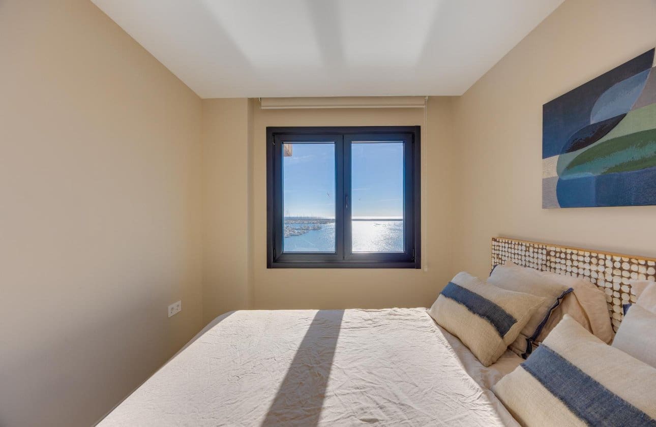 2 soveværelse Strandlejlighed til salg i Torrevieja med swimmingpool - € 550.000 (Ref: 10177500)