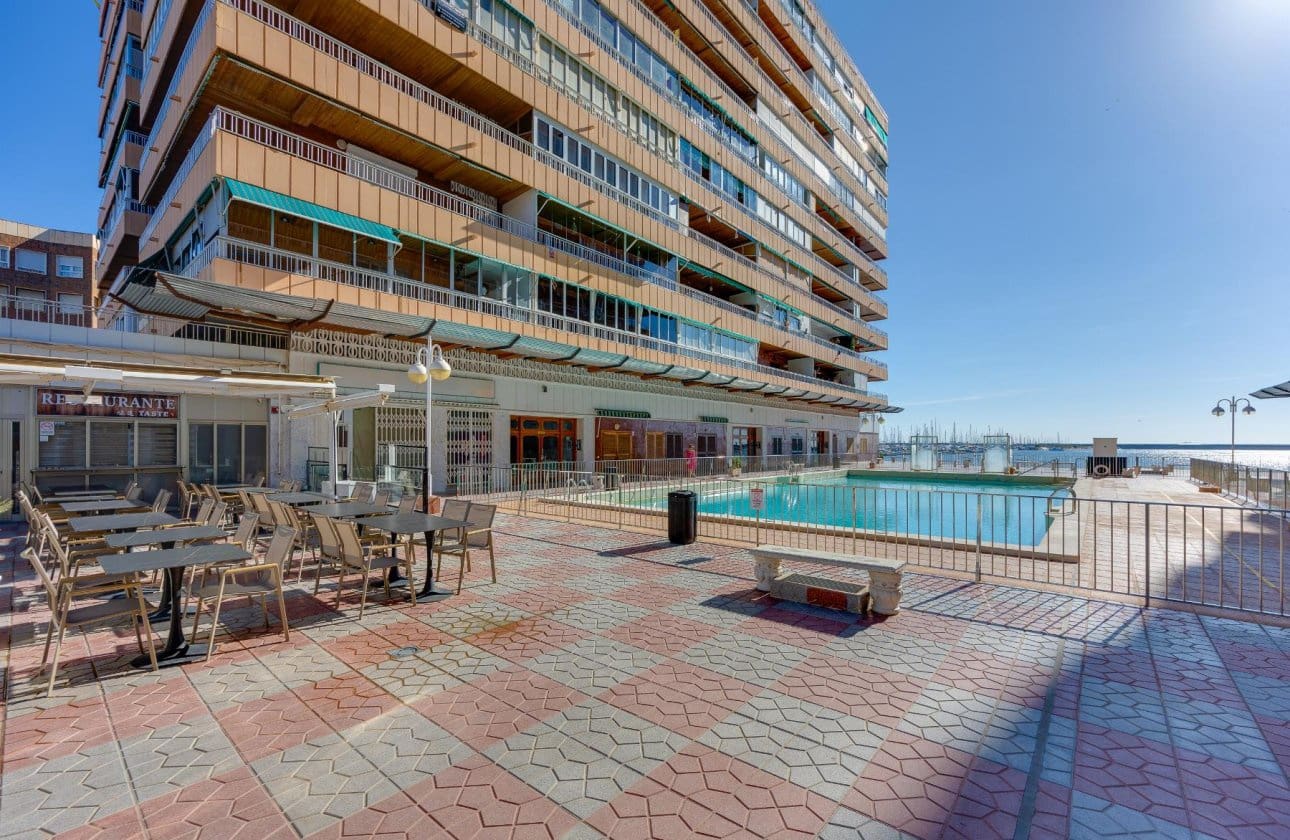 2 soveværelse Strandlejlighed til salg i Torrevieja med swimmingpool - € 550.000 (Ref: 10177500)