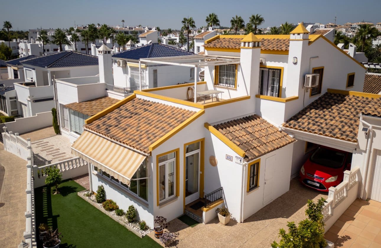 3 soveværelse Villa til salg i Orihuela Costa med swimmingpool garage - € 374.900 (Ref: 10187503)