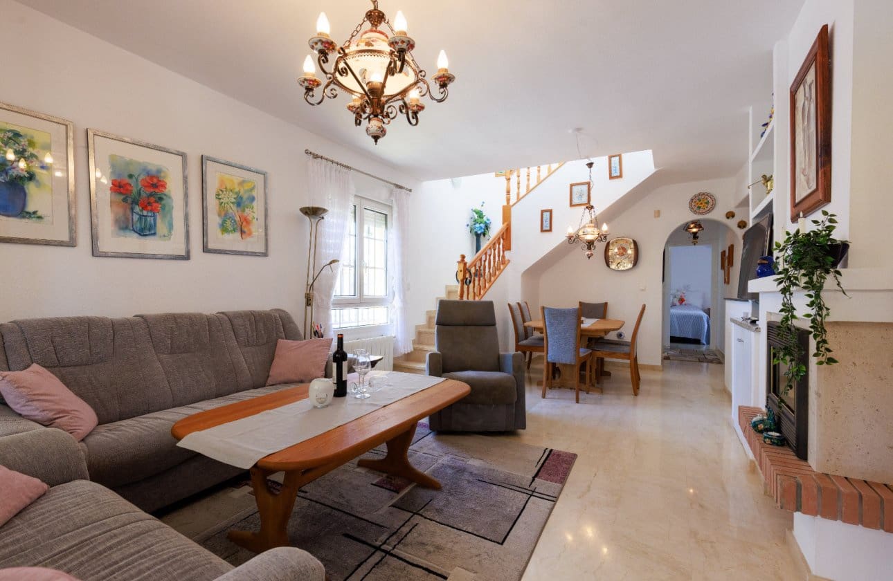 3 soveværelse Villa til salg i Orihuela Costa med swimmingpool garage - € 374.900 (Ref: 10187503)