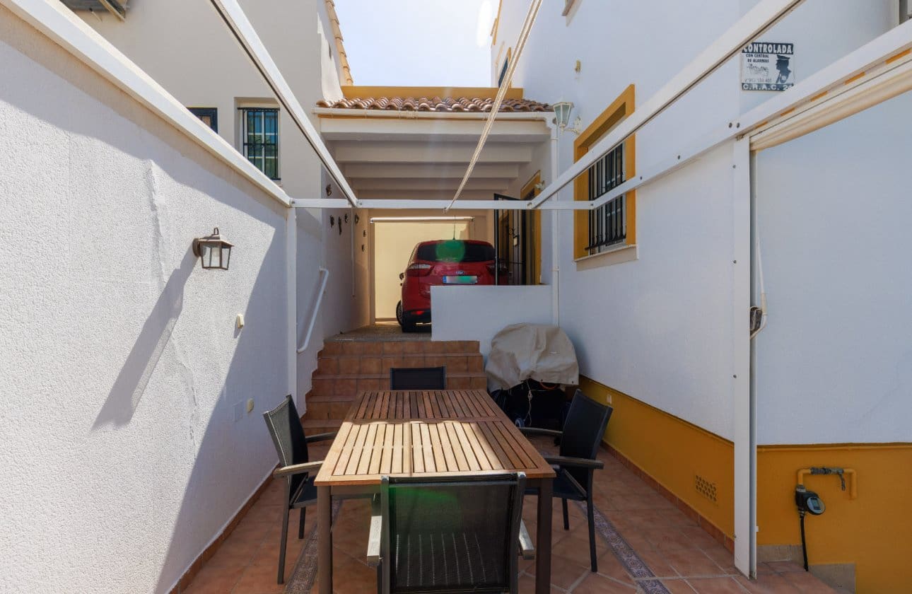 3 soveværelse Villa til salg i Orihuela Costa med swimmingpool garage - € 374.900 (Ref: 10187503)