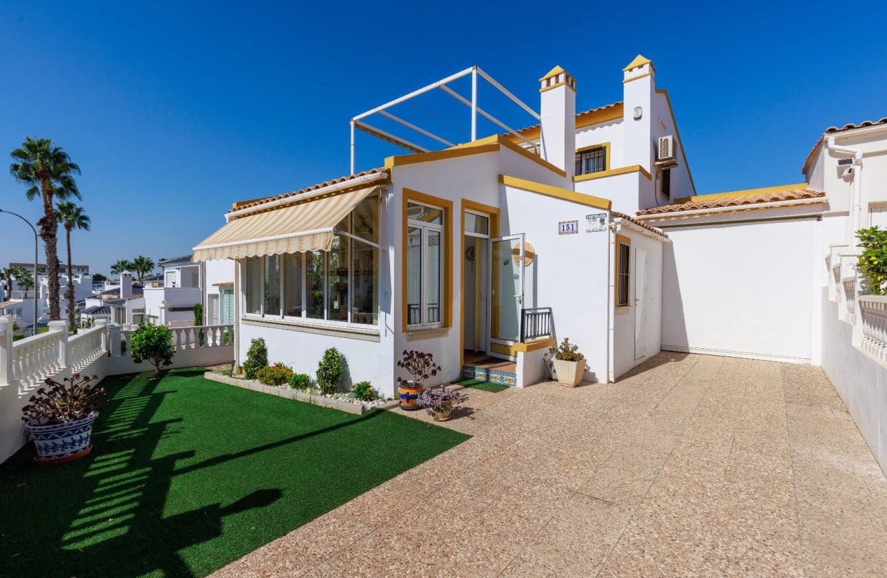 3 soveværelse Villa til salg i Orihuela Costa med swimmingpool garage - € 374.900 (Ref: 10187503)