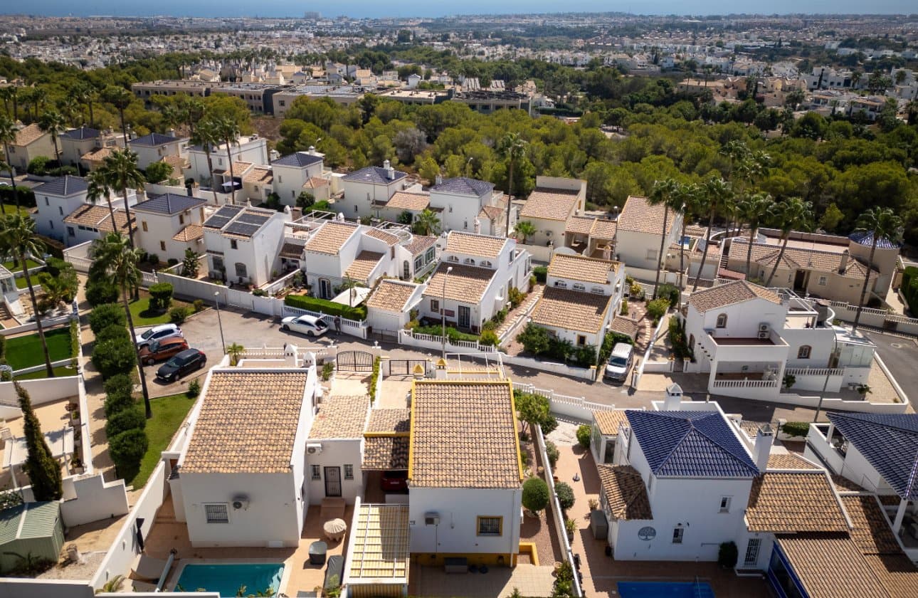 3 soveværelse Villa til salg i Orihuela Costa med swimmingpool garage - € 374.900 (Ref: 10187503)