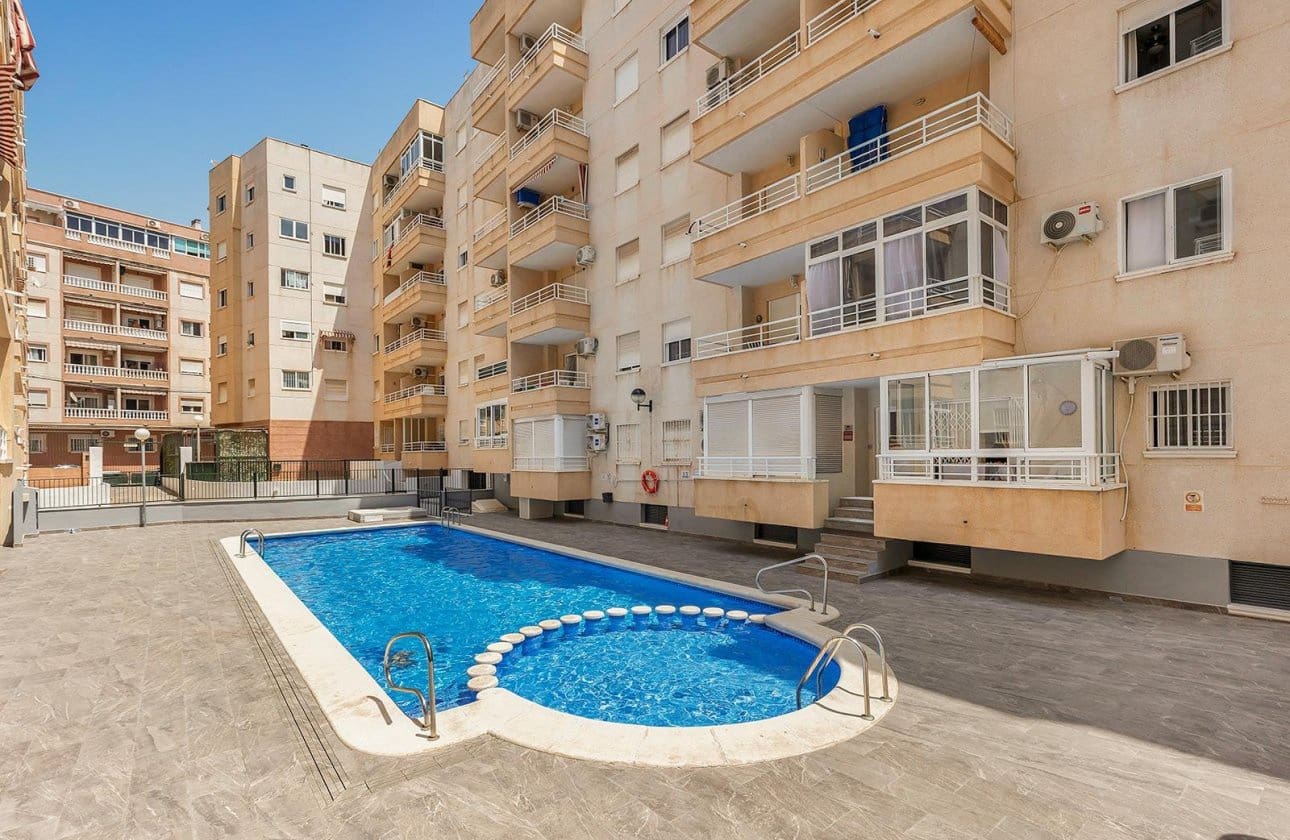 Ático de 3 habitaciones en Torrevieja en venta con piscina garaje - 175.000 € (Ref: 10187504)