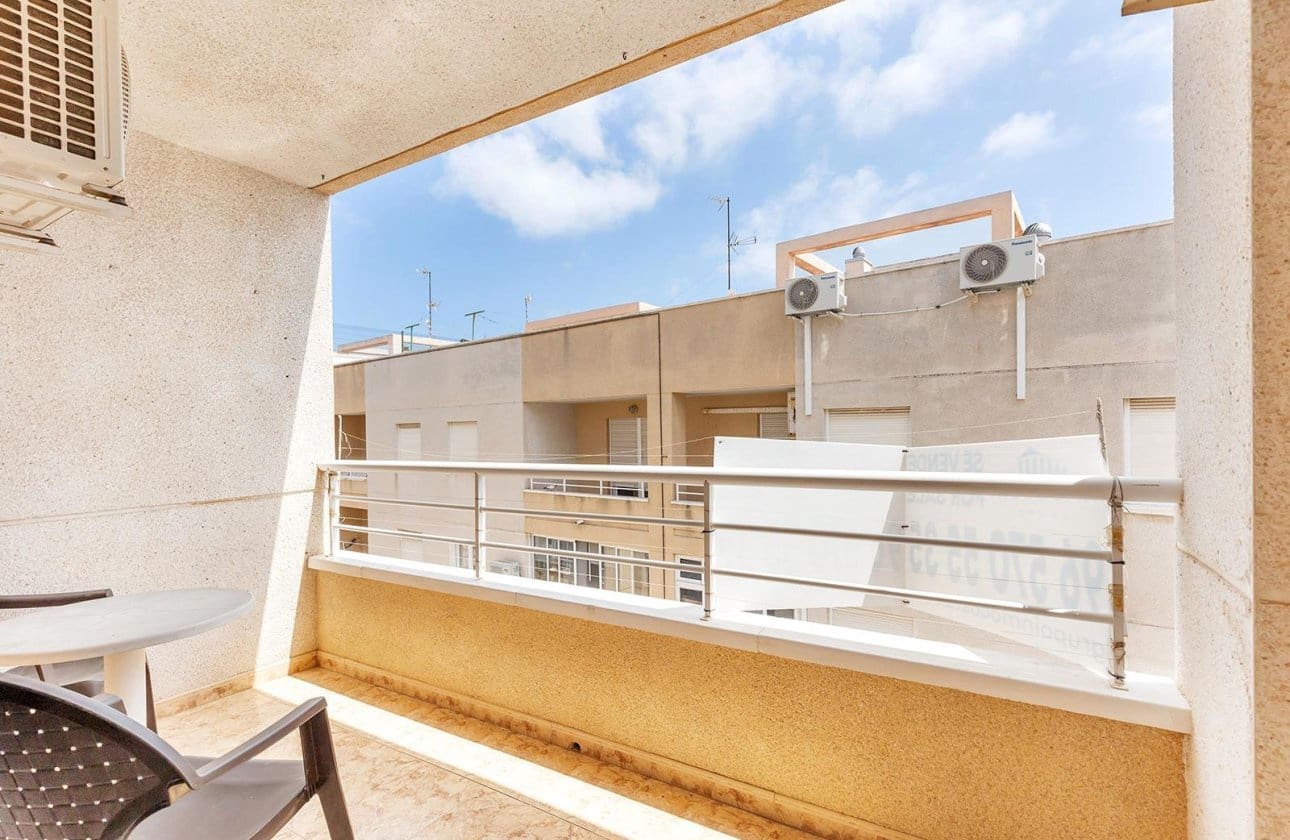 Ático de 3 habitaciones en Torrevieja en venta con piscina garaje - 175.000 € (Ref: 10187504)
