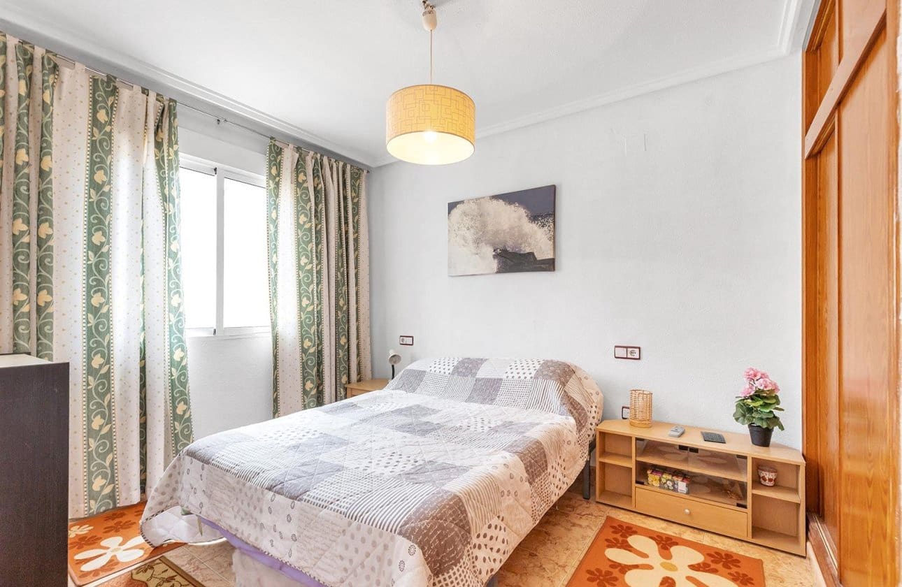 Ático de 3 habitaciones en Torrevieja en venta con piscina garaje - 175.000 € (Ref: 10187504)