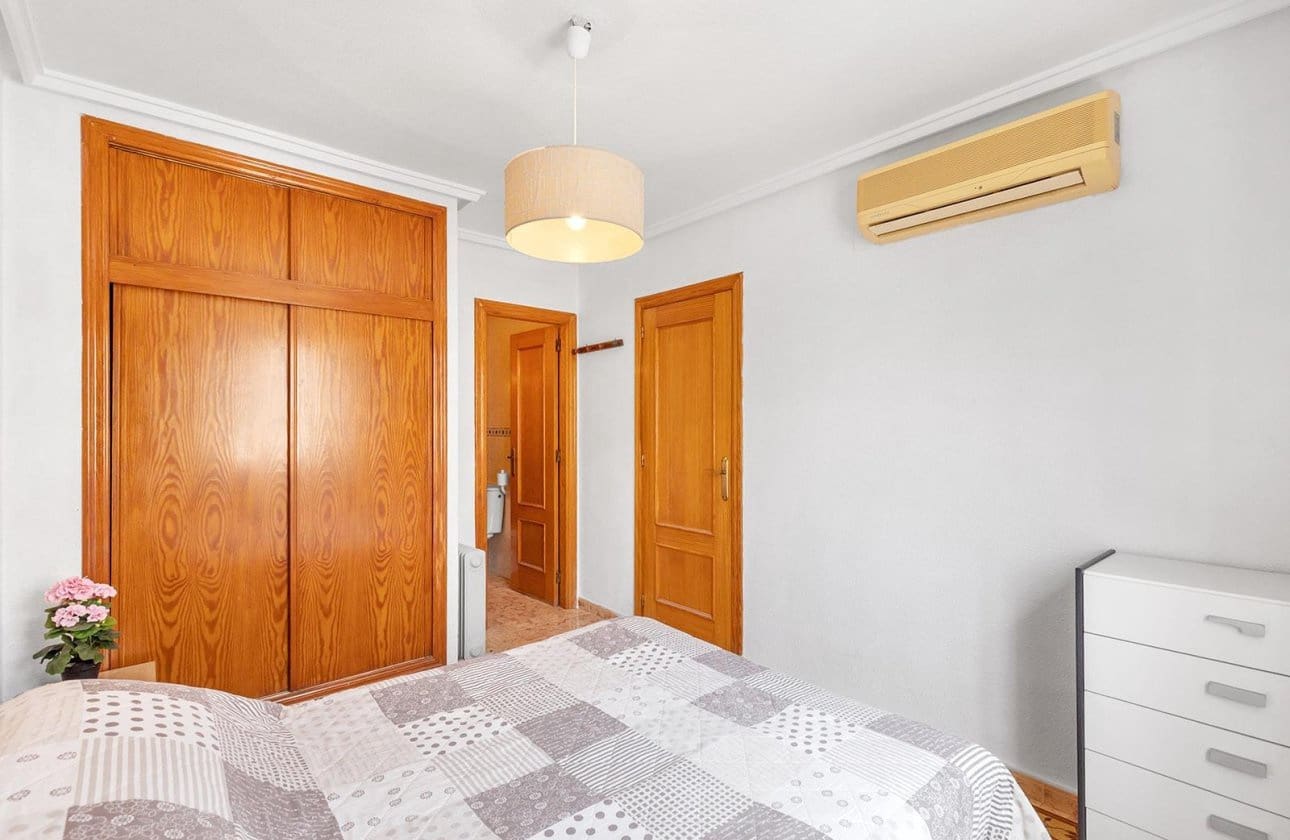 Ático de 3 habitaciones en Torrevieja en venta con piscina garaje - 175.000 € (Ref: 10187504)