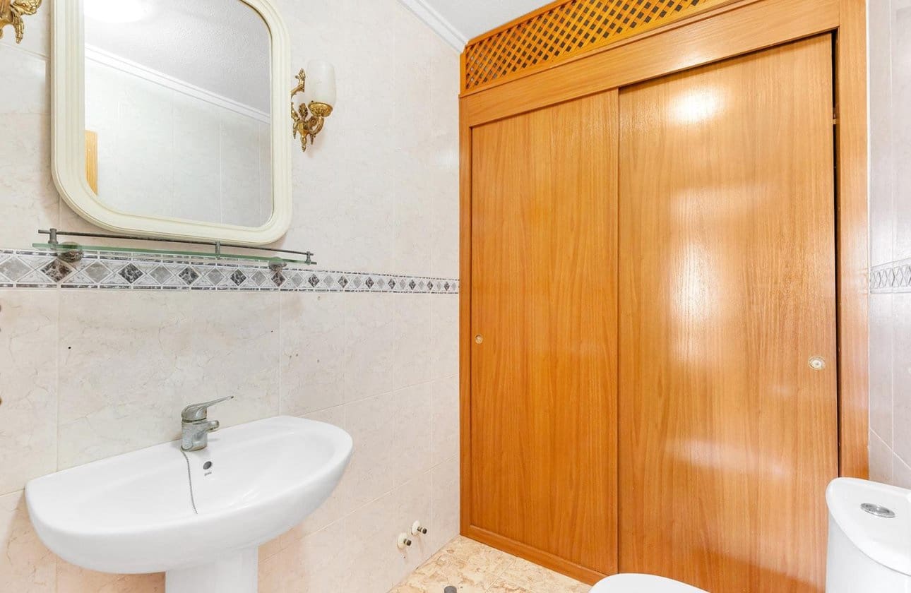 Ático de 3 habitaciones en Torrevieja en venta con piscina garaje - 175.000 € (Ref: 10187504)