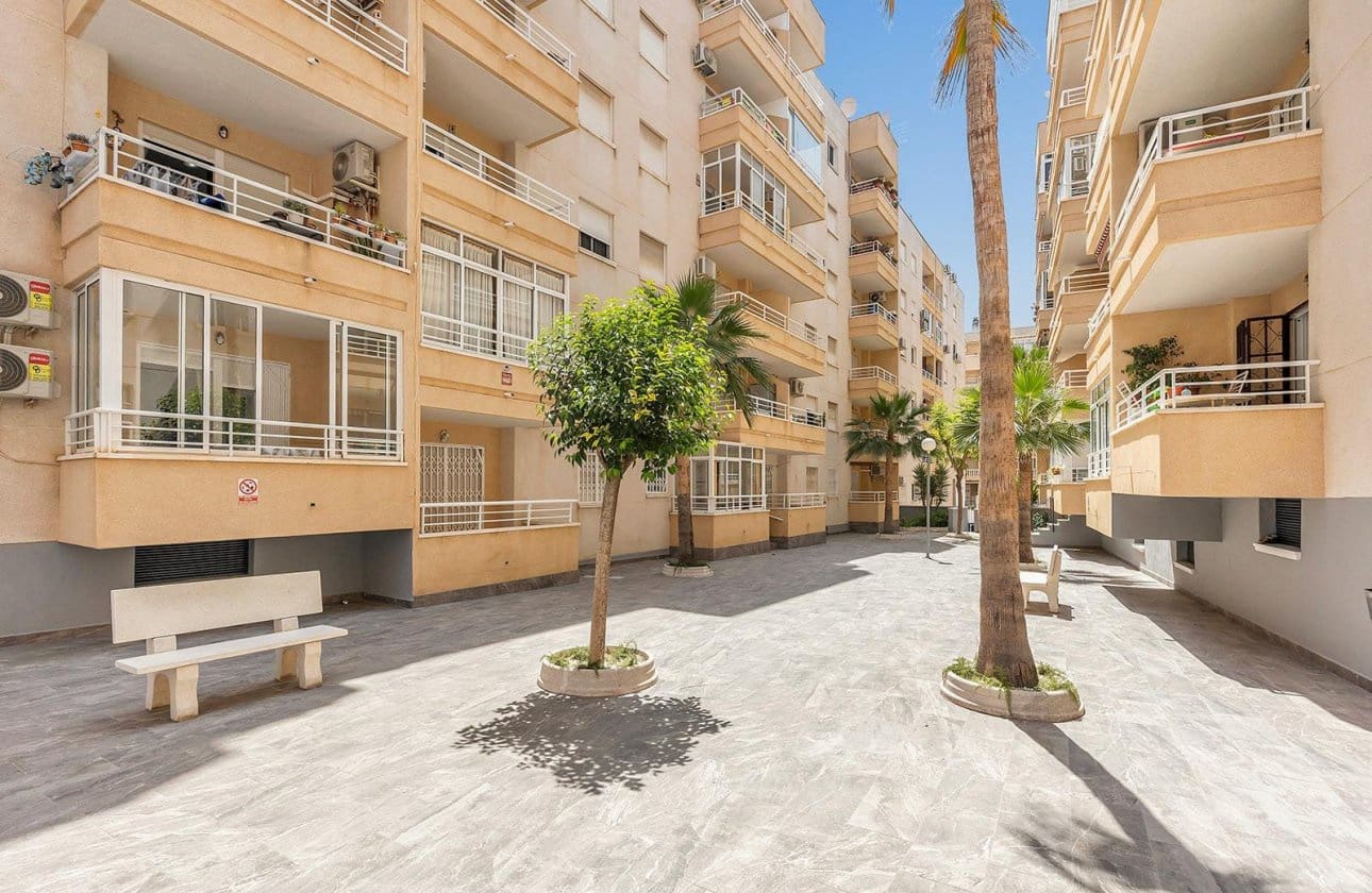 Ático de 3 habitaciones en Torrevieja en venta con piscina garaje - 175.000 € (Ref: 10187504)