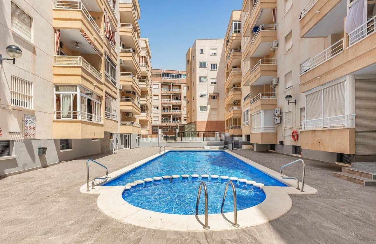 Ático de 3 habitaciones en Torrevieja en venta con piscina garaje - 175.000 € (Ref: 10187504)