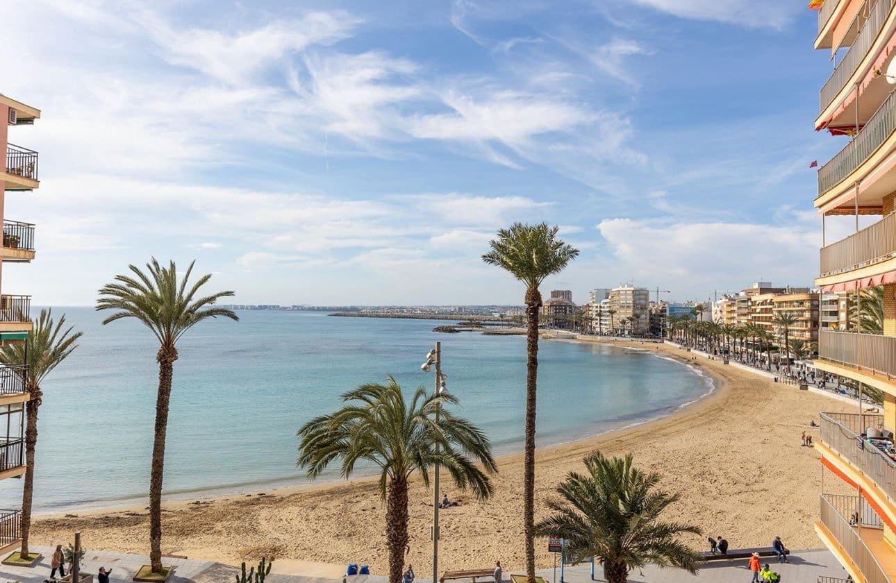 Ático de 3 habitaciones en Torrevieja en venta con piscina garaje - 175.000 € (Ref: 10187504)
